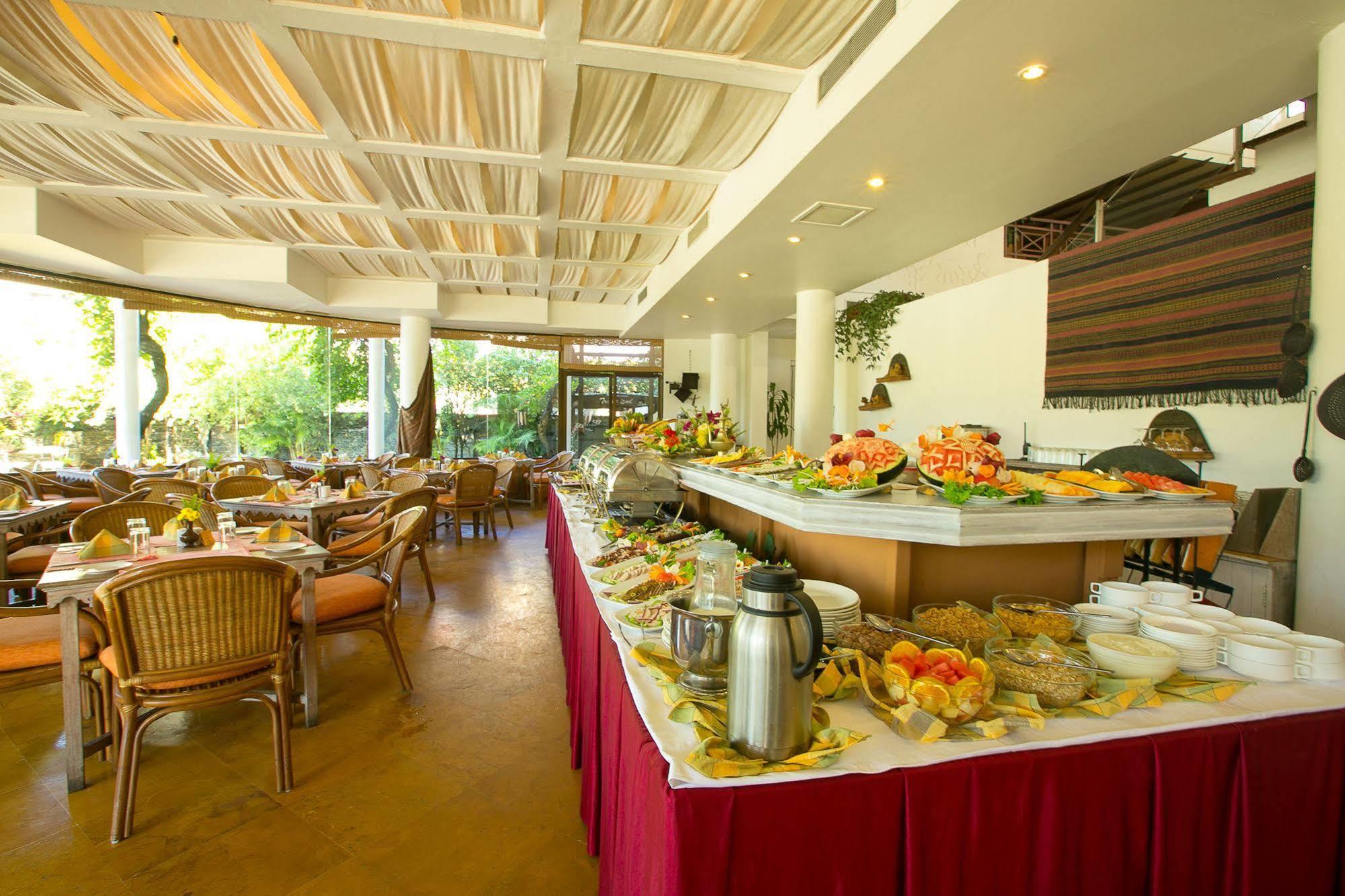 Shangri-La Village Resort, Pokhara Bagian luar foto