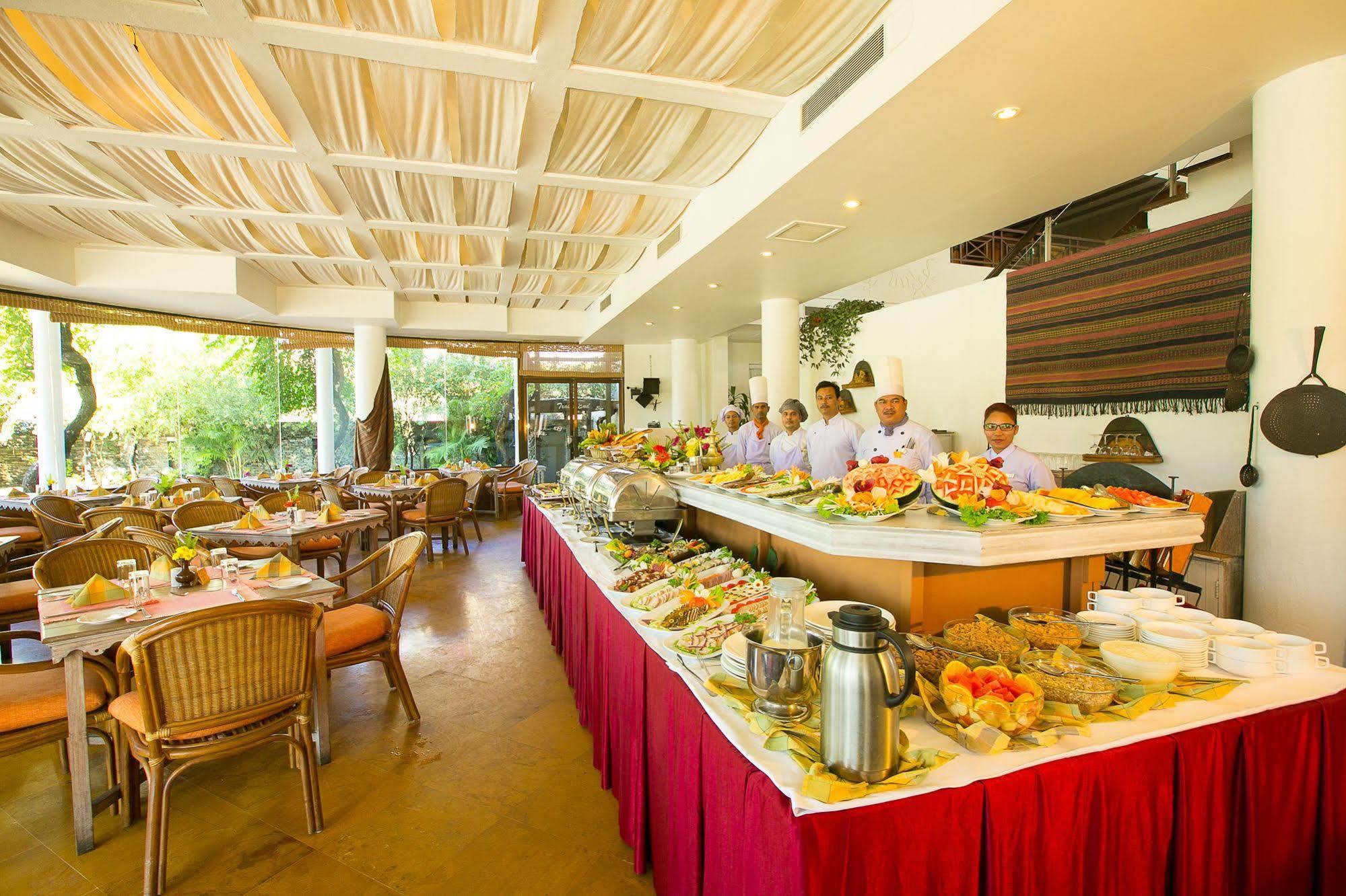 Shangri-La Village Resort, Pokhara Bagian luar foto