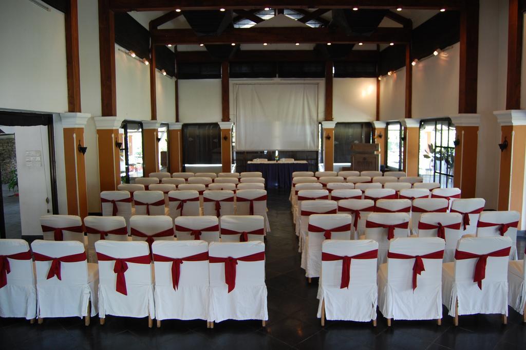 Shangri-La Village Resort, Pokhara Bagian luar foto